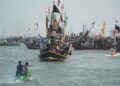 TASYAKURAN LAUT - Ribuan masyarakat pesisir Labuan - Carita, menggelar acara Tasyakuran Laut, di Tempat Pelelangan Ikan (TPI) dan Pantai Mutiara Carita, Minggu (28/6/2026). (ISTIMEWA)