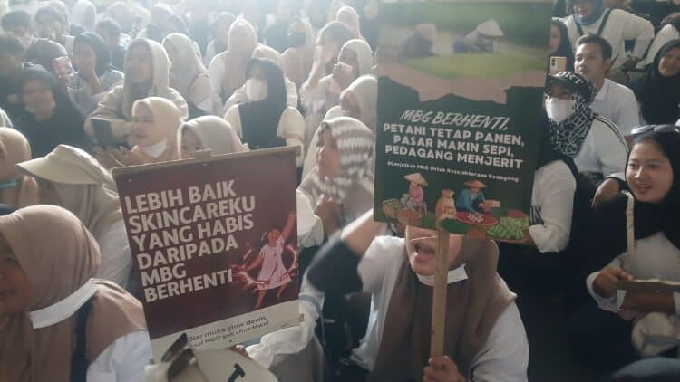 Ribuan Relawan SPPG Kepung Kantor Bupati Tangerang, Minta Program MBG Dilanjutkan dan Diatur dalam UU
