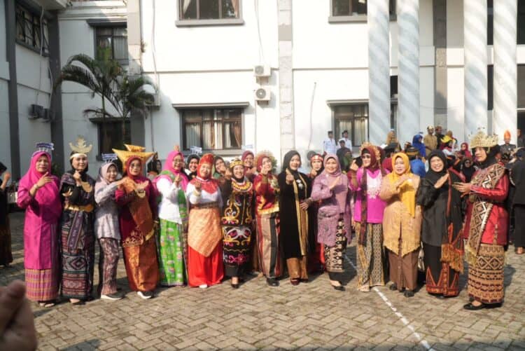 PERINGATAN HARGANAS - Bupati dan jajaran pegawai di lingkungan Setda Kabupaten Pandeglang, menggelar upacara peringatan Harganas Ke-33, di halaman Setda Pandeglang, Senin (29/6/2026). (ISTIMEWA)
