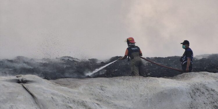 TPA Jatiwaringin Tangerang Terbakar, Diduga Dipicu Cuaca Panas Ekstrem