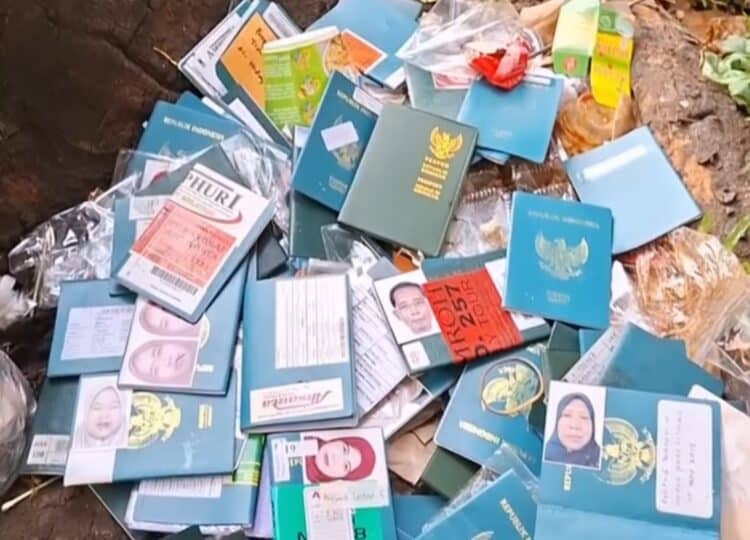 Puluhan Paspor Bekas Berserakan di Halte BSD, Imigrasi Tangerang Lakukan Penyelidikan