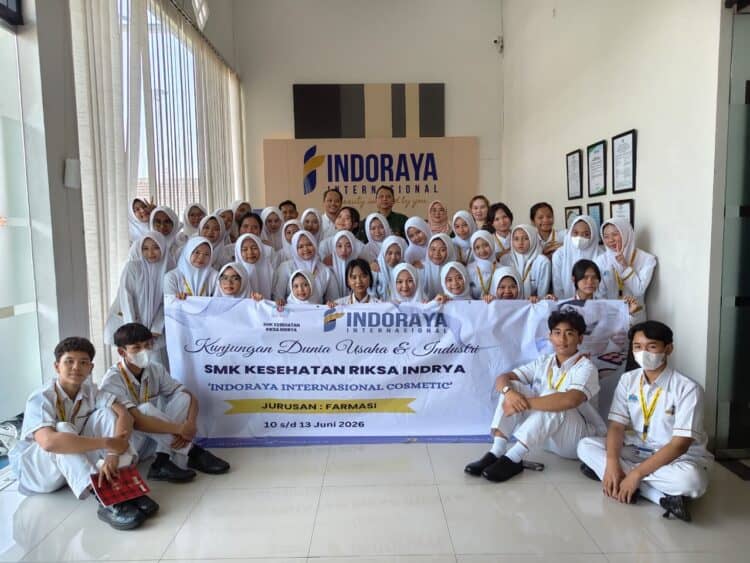Kenalkan Program Dudi, SMK Kesehatan Riksa Indrya Kunjungi BPSTW Dharma Graha dan PT Indoraya Yogyakarta