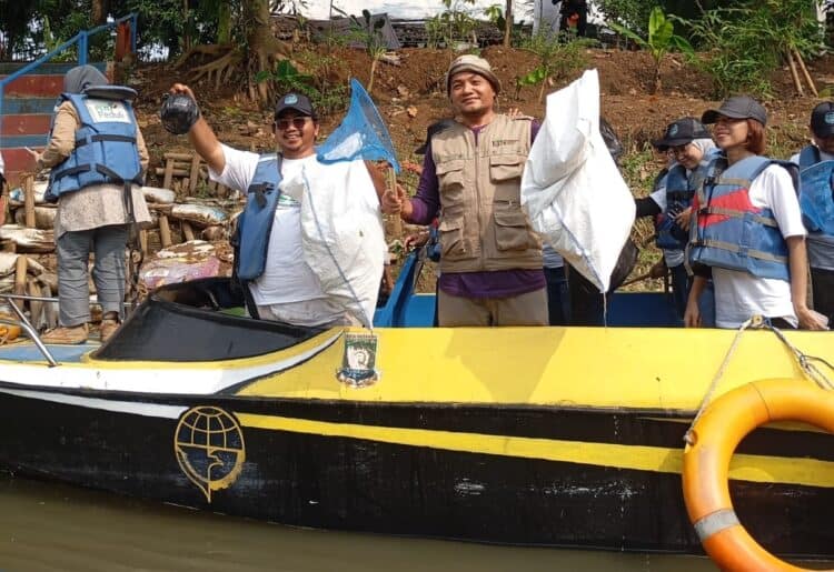 CleanUp Cisadane Angkut 8,5 Ton Sampah dari Sungai dan Bantaran