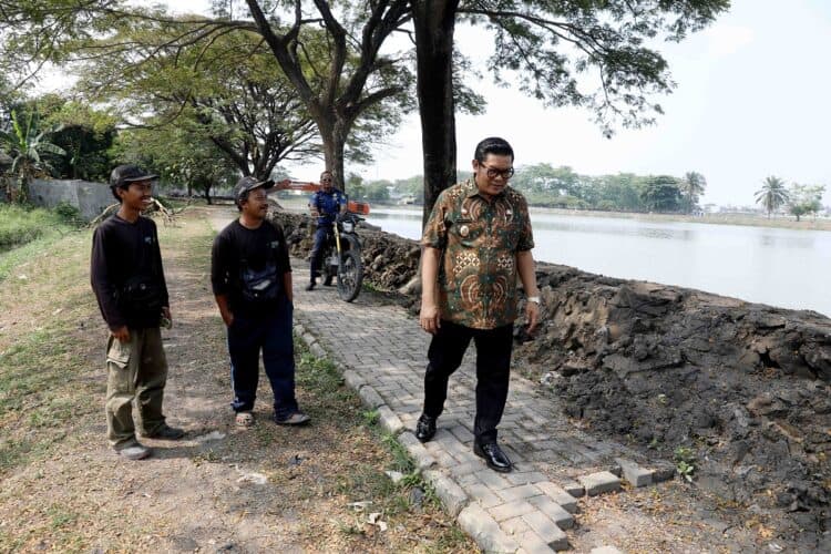 Tinjau Situ Bulakan, Maryono Ajak Warga Tak Buang Sampah Sembarangan