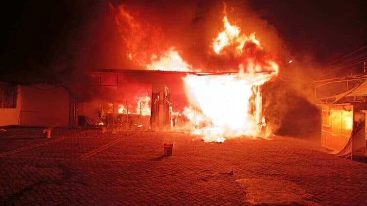 Indomaret di Jalam M Toha Kota Tangerang Terbakar Hebat