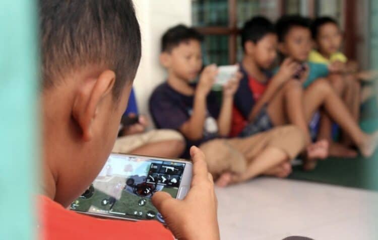 Libur Sekolah, Orang Tua Diingatkan Bahaya Jerat Medsos