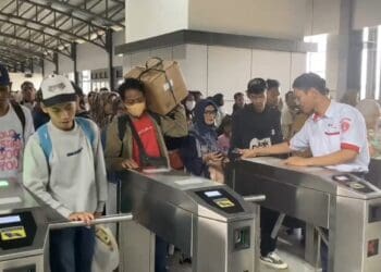 Libur Panjang Usai, Ribuan Penumpang Padati Stasiun Rangkasbitung