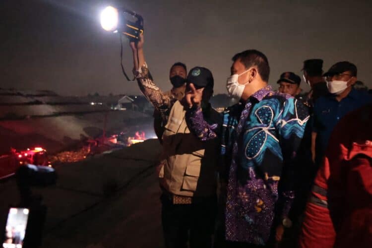 Bupati Tangerang Pimpin Langsung Penanganan Darurat Kebakaran TPA Jatiwaringin