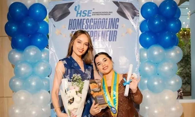 Cinta Laura Biayai Pendidikan Asisten yang Putus Sekolah