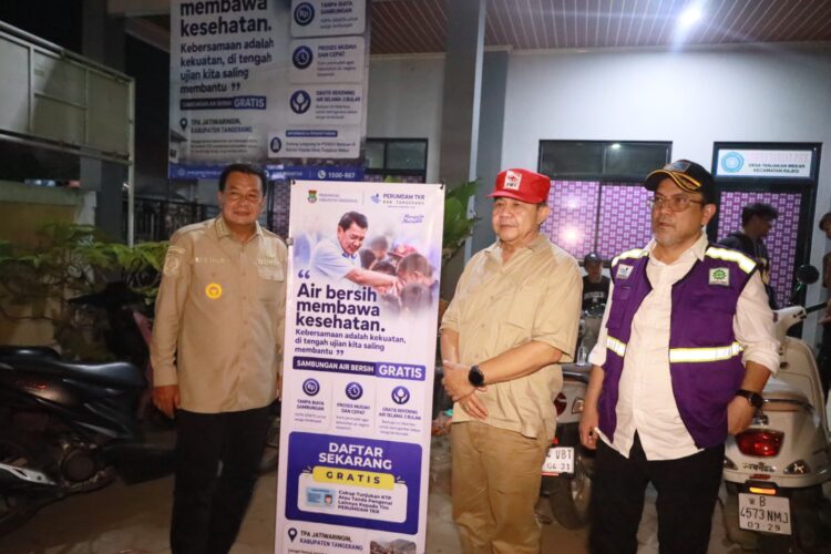 Perumdam TKR Berikan Bantuan Sembako dan Penyediaan Air Bersih Gratis Bagi Warga Terdampak Kebakaran TPA Jatiwaringin