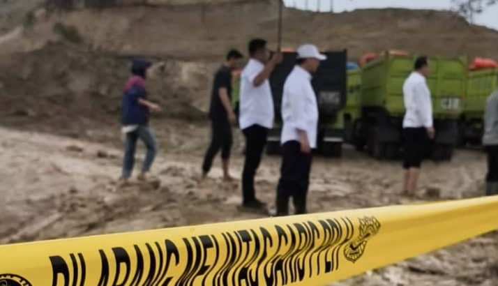 DITUTUP : Tambang Ilegal di Kecamatan Cibadak, Kabupaten Lebak ditutup Wagun Banten Achmad Dimyati Natakusumah beberapa waktu lalu. (DOKUMEN/SATELITNEWS.COM)
