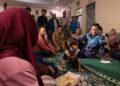 Bupati Tangerang Pastikan Pengungsi Korban Asap TPA Jatiwaringin Terlayani