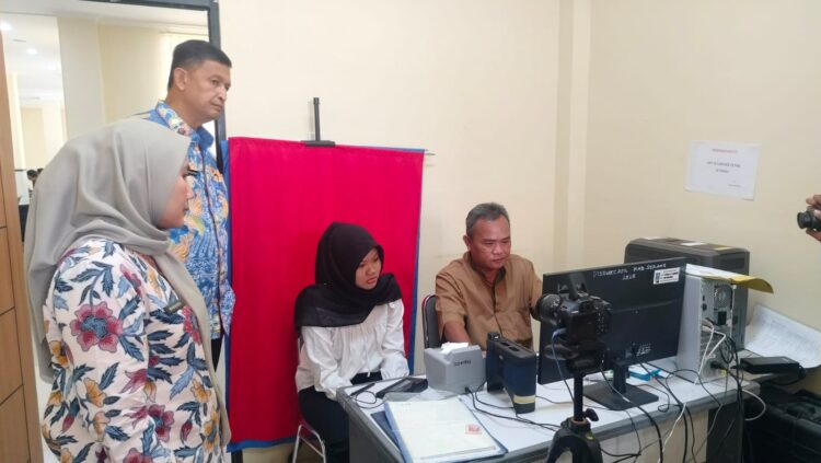 Perekaman e-KTP di Kantor Disdukcapil Kabupaten Serang. (ISTIMEWA)