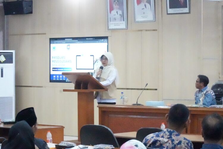 BIMTEK - Bupati Pandeglang Raden Dewi Setiani, saat membuka kegiatan Bimbingan Teknis (Bimtek) Pengelolaan Informasi Administrasi Kependudukan dan Pendayagunaan Data Kependudukan, bagi para operator kecamatan yang berlangsung di Oproom Sekretariat Daerah Kabupaten Pandeglang, Kamis (2/7/2026). (ISTIMEWA)