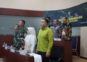ZOOM MEETING - Didampingi Danrem 064/Maulana Yusuf Brigjen TNI Daru Cahyadi Soeprapto, dan Dandim 0601/Pandeglang Letkol Inf Afri Swandi Ritonga, Bupati Pandeglang Raden Dewi Setiani mengikuti Zoom Meeting Rapat Koordinasi Teknis (Rakornis) TNI Manunggal Membangun Desa (TMMD) Ke-129 Tahun Anggaran 2026, bersama Waaster Kasad Bidang Pembinaan Teritorial (Binter) Brigjen TNI Boemi Ario Bimo, di Ruang Pintar Sekretariat Daerah Kabupaten Pandeglang, Kamis (2/7/2026). (ISTIMEWA)