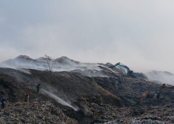 BNPB Terapkan Metode Injeksi Air untuk Padamkan Total Kebakaran TPA Jatiwaringin