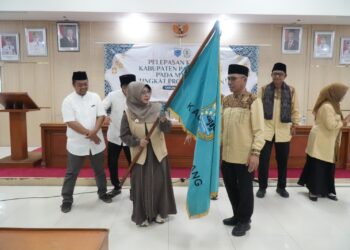 PELEPASAN - Bupati Pandeglang Raden Dewi Setiani, resmi melepas Kafilah Kabupaten Pandeglang pada MTQ XXIII Provinsi Banten, di Oproom Setda setempat, Minggu (5/7/2026). (ISTIMEWA)
