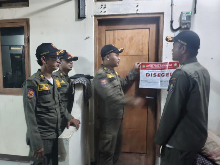 Diduga Jadi Tempat Prostitusi Online, Tiga Kamat Kontrakan di Sepatan Tangerang Disegel