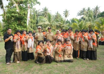 DIKSAR - Penutupan Pendidikan Dasar (Diksar) Tingkat II Barisan Putri Keadilan (SANTIKA) PKS Banten, yang berlangsung di Pantai Cibeureum 2, Cinangka, Kabupaten Serang. (ISTIMEWA)