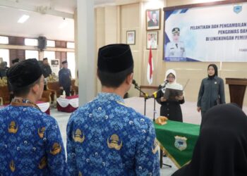 PELANTIKAN - Bupati Pandeglang Raden Dewi Setiani, melantik ratusan pejabat di lingkungan Pemkab Pandeglang, di Pendopo Bupati, Senin (6/7/2026). (ISTIMEWA)