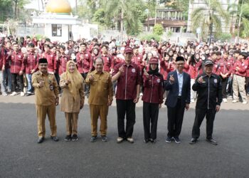PESERTA KKM - Universitas Bina Bangsa (Uniba), menerjunkan 940 mahasiswa untuk melaksanakan Kuliah Kerja Mahasiswa (KKM) di 47 desa, yang tersebar di 11 kecamatan se-Kabupaten Serang. (ISTIMEWA)
