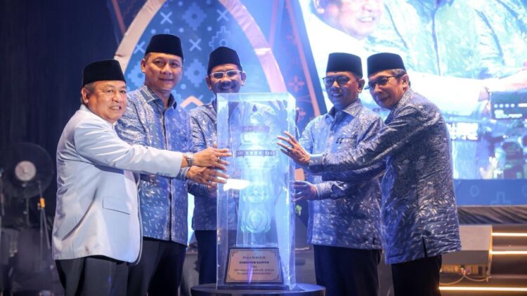 MEMBUKA MTQ : Gubernur Banten Andra Soni (dua dari kanan), membuka acara MTQ ke 23 tingkat Provinsi Banten. (ISTIMEWA)