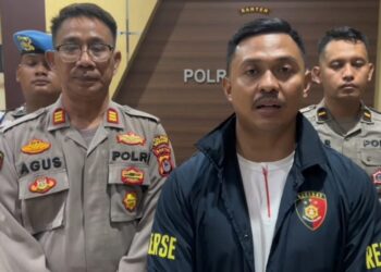 MEMBERIKAN KETERANGAN : Kepala Satuan (Kasat) Reserse Kriminal (Reskrim) Polres Serang Ajun Komisaris Polisi (AKP) Andi Kurniady Eka Setyabudi, memberikan keterangan terkait meninggalnya seorang tahanan berinisial AN. (ISTIMEWA)