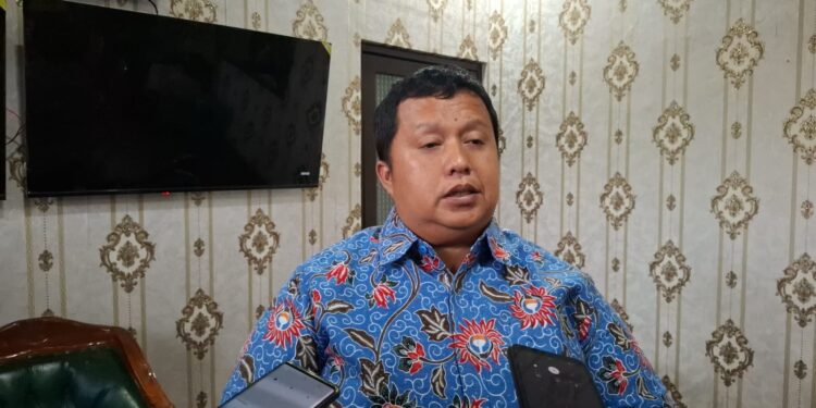 MEMBERIKAN KETERANGAN : Kepala Perwakilan Ombudsman Banten Fadli Afriandi memberikan keterangan kepada wartawan. (ISTIMEWA)