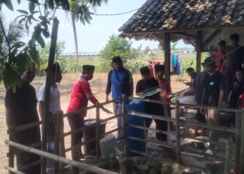 BANTUAN AIR BERSIH - Tim gabungan, salurkan bantuan air bersih ke lokasi yang mengalami krisis air bersih, di Kecamatan Patia, Kabupaten Pandeglang, Minggu (12/7/2026). (ISTIMEWA)