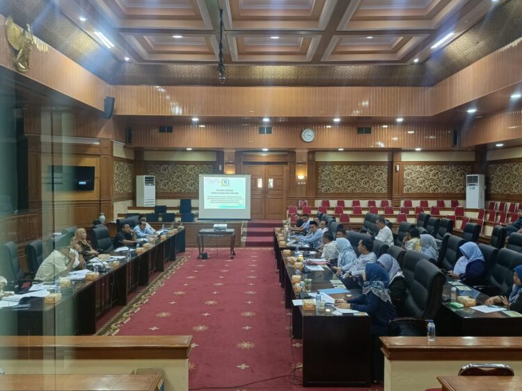 RAPAT - Jajaran Pemkab dan DPRD Kabupaten Serang, menggelar rapat, belum lama ini. (ISTIMEWA)
