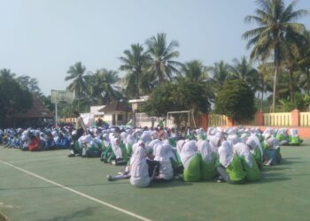 SOSIALISASI - Tim Tagana Kabupaten Pandeglang, menggelar sosialisasi mitigasi kebencanaan di SMAN 15 Pandeglang, Selasa (14/7/2026). (ISTIMEWA)