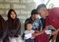 Sejumlah anak yatim-piatu menerima santunan. (ISTIMEWA)