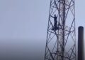 Pria di Tangsel Panjat Tower 30 Meter, Turun Setelah Dibujuk Anak Balitanya