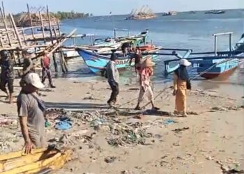NORMAL - Aktivitas masyarakat di Kecamatan Sumur, Kabupaten Pandeglang, tetap normal, paska diguncang gempa 5,5 M, Rabu (8/7/2026). (ISTIMEWA)