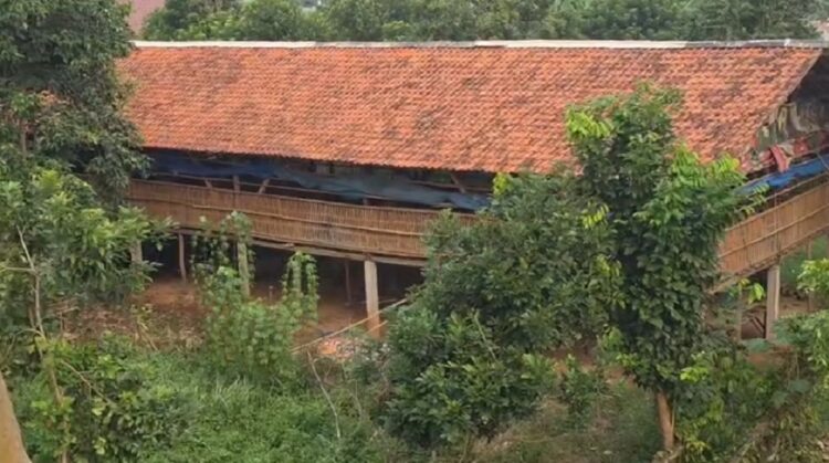 Kandang Ayam Dekat Permukiman, Warga Perumahan Alam Serua 2 Protes