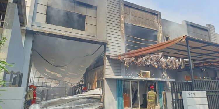 Tiga Gudang di Taman Tekno Tangsel Ludes Terbakar, Kerugian Diperkirakan Miliaran Rupiah