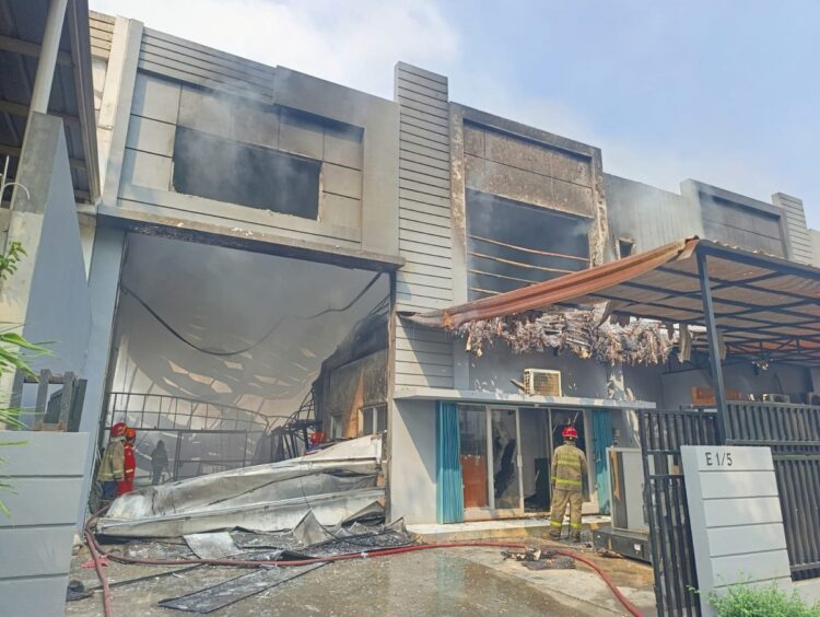 Tiga Gudang di Taman Tekno Tangsel Ludes Terbakar, Kerugian Diperkirakan Miliaran Rupiah
