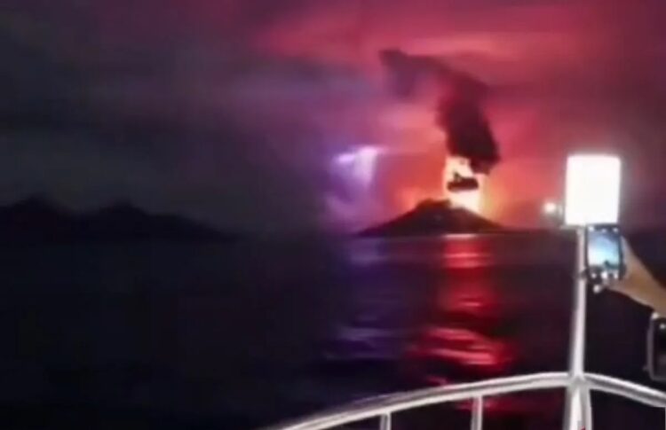 Awas Video Hoaks Erupsi Krakatau